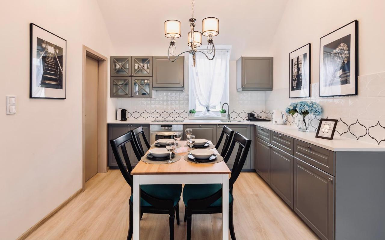 Monarchia Apartman Grand Mosonmagyarovar Exterior photo